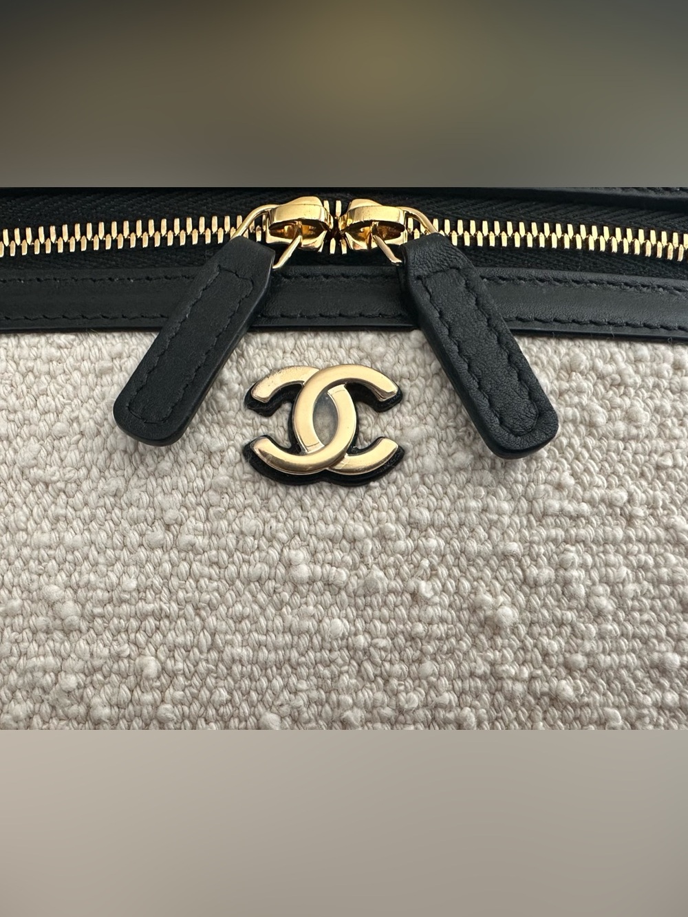 CHANEL Coco Beach 2026 Half Vanity Top-Handle Bag with Black Trim - Picture 2 of 13